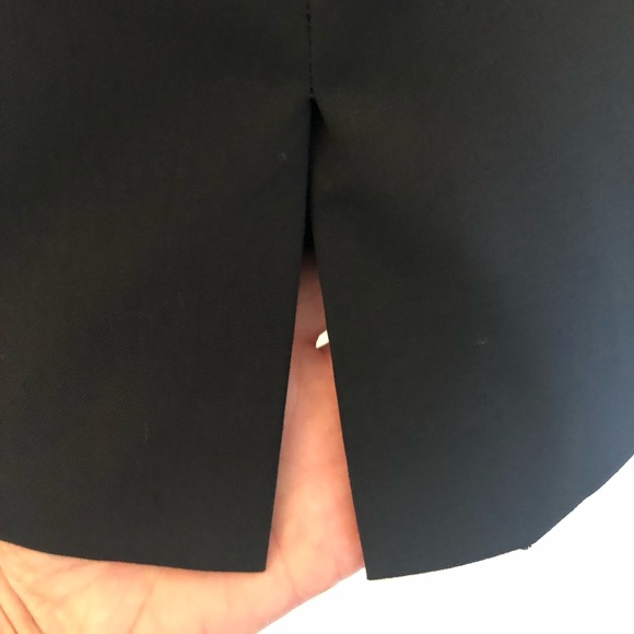 Black lightweight wool pencil skirt from  Lafayette 148 New York. Sz 12 - Picture 3 of 8